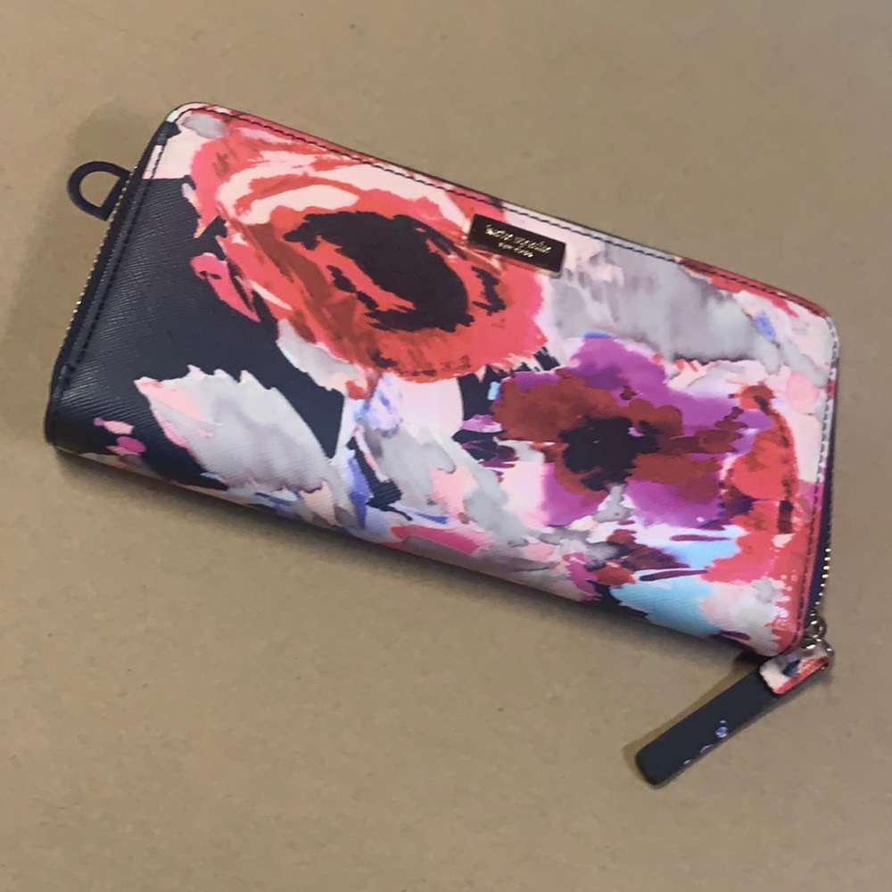 Kate Spade Floral Wallet-like new